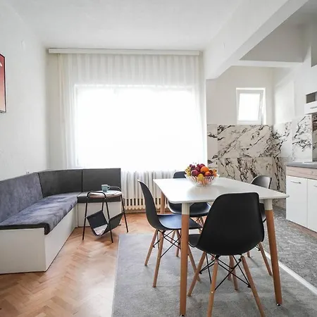 Modern & Stylish Center